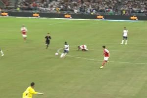 这球漂亮!萨尔超远距离吊射破门,阿森纳0-1落后热刺!